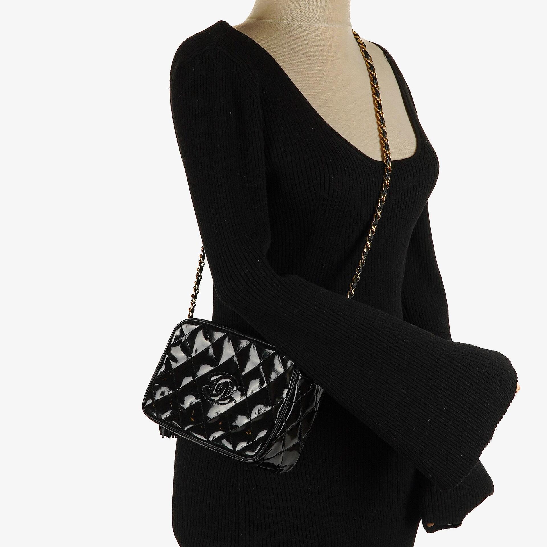 Chanel Vintage Kleine Kamera Quaste Tasche In Schwarz Stepp Lackleder