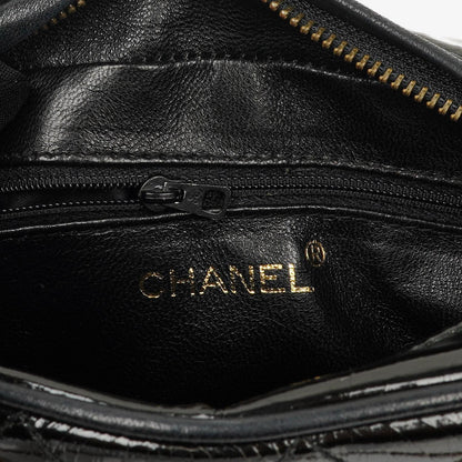 Chanel Vintage Kleine Kamera Quaste Tasche In Schwarz Stepp Lackleder