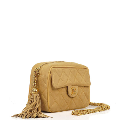Chanel Vintage Small Camera Tassel Bag aus goldfarbenem gestepptem Wildleder mit CC Logo Fronttasche