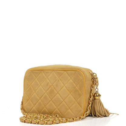 Chanel Vintage Small Camera Tassel Bag aus goldfarbenem gestepptem Wildleder mit CC Logo Fronttasche
