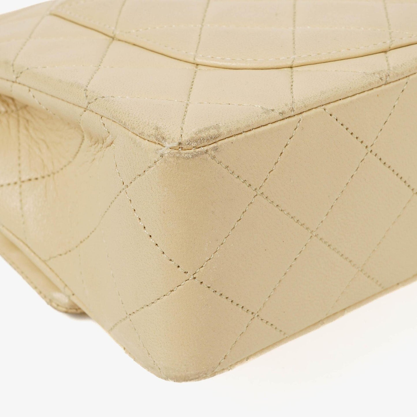 Chanel Vintage Small Classic Double Flap Tasche aus beigem gestepptem Lammleder mit 24K vergoldeter Hardware