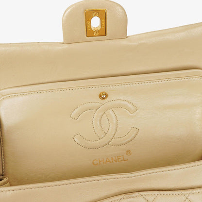 Chanel Vintage Small Classic Double Flap Tasche aus beigem gestepptem Lammleder mit 24K vergoldeter Hardware