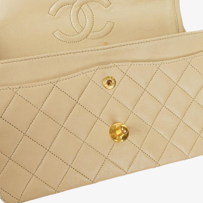 Chanel Vintage Small Classic Double Flap Tasche aus beigem gestepptem Lammleder mit 24K vergoldeter Hardware