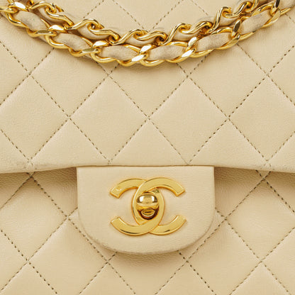 Chanel Vintage Small Classic Double Flap Tasche aus beigem gestepptem Lammleder mit 24K vergoldeter Hardware