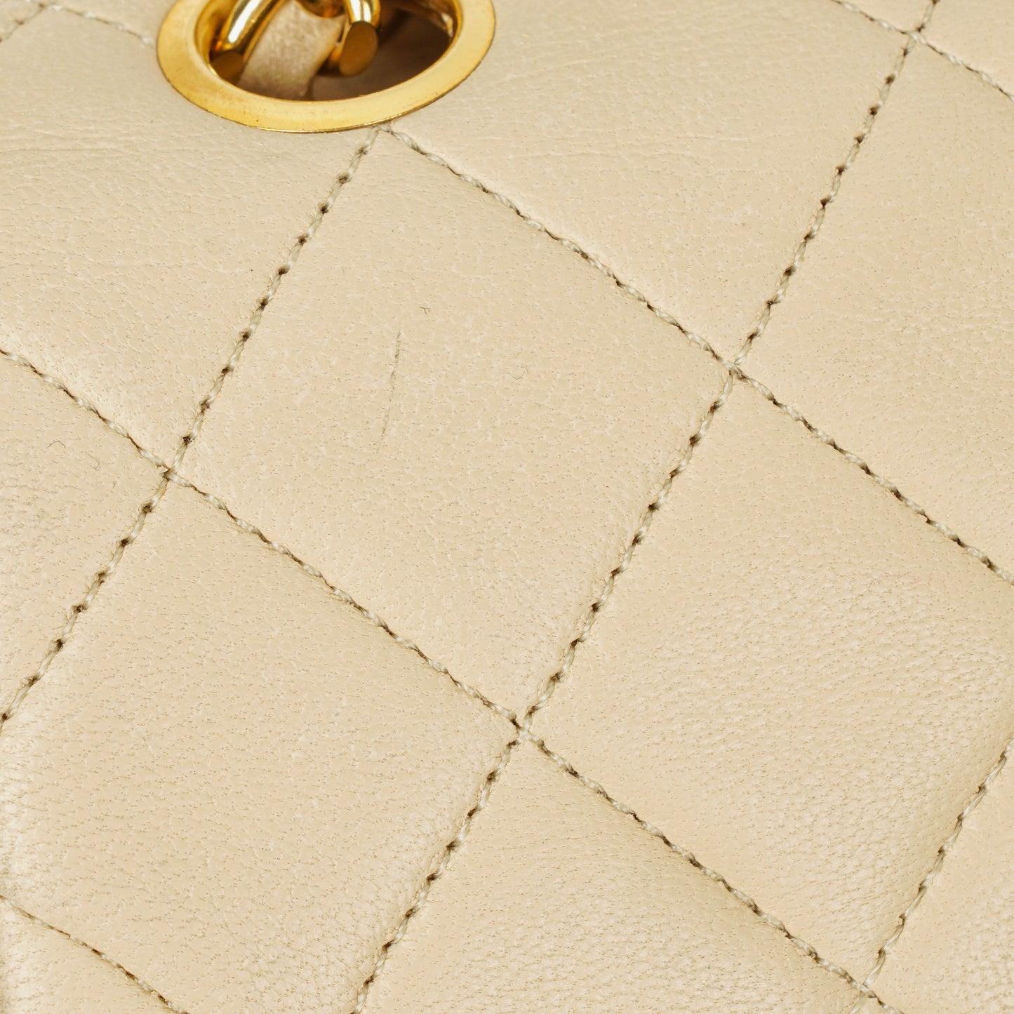 Chanel Vintage Small Classic Double Flap Tasche aus beigem gestepptem Lammleder mit 24K vergoldeter Hardware