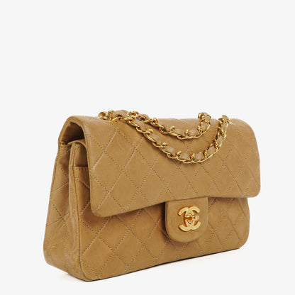 Chanel Vintage Small Classic Double Flap Tasche aus beigem gestepptem Leder mit 24K vergoldeten Beschlägen