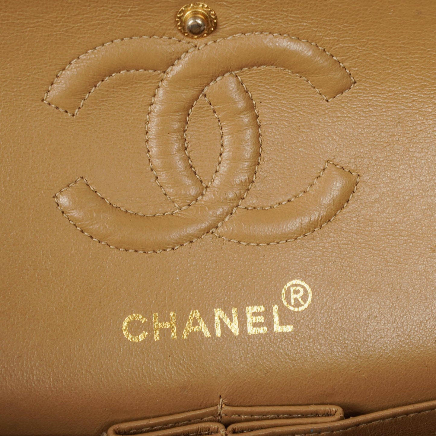 Chanel Vintage Small Classic Double Flap Tasche aus beigem gestepptem Leder mit 24K vergoldeten Beschlägen