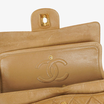 Chanel Vintage Small Classic Double Flap Tasche aus beigem gestepptem Leder mit 24K vergoldeten Beschlägen