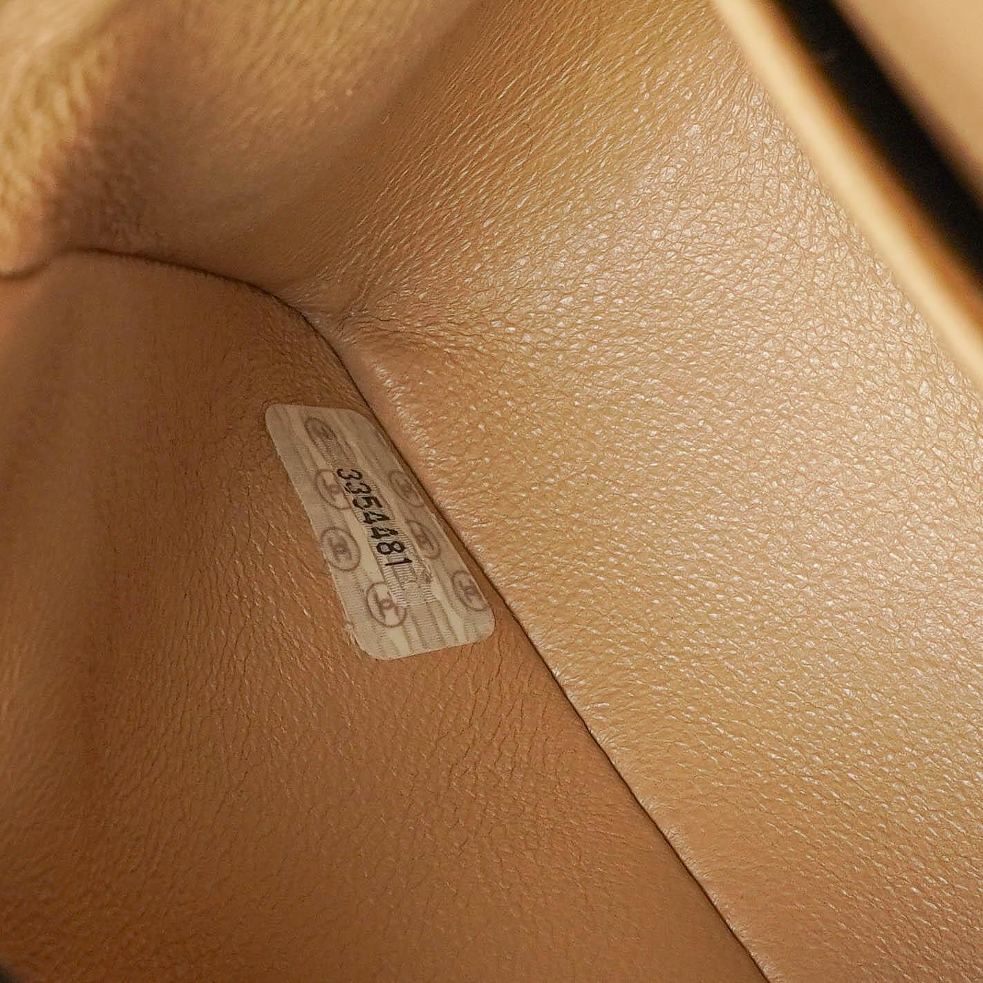 Chanel Vintage Kleine Klassische Double Flap Tasche Beige Wildleder 24K Vergoldete Beschläge, 1986-1988