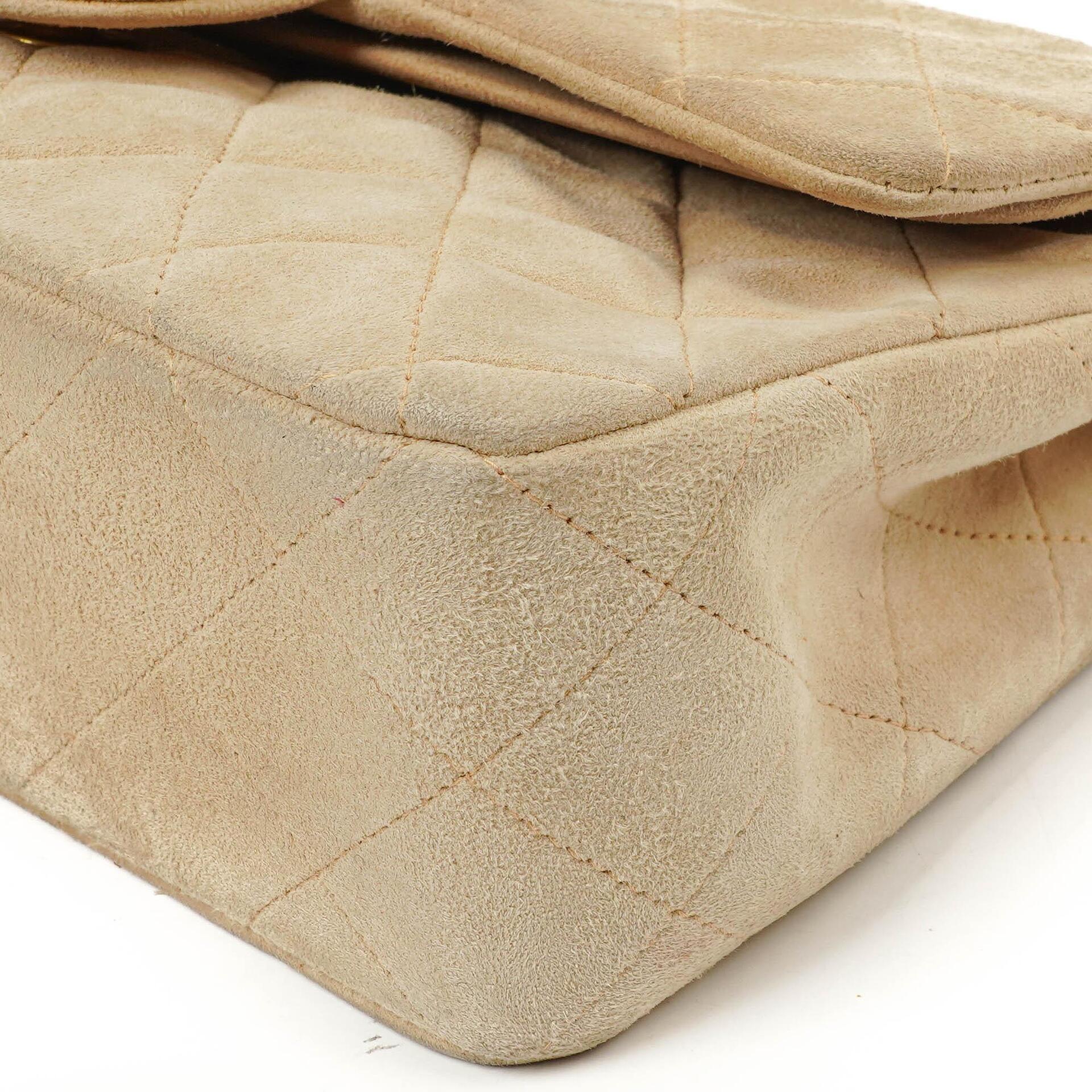Chanel Vintage Kleine Klassische Double Flap Tasche Beige Wildleder 24K Vergoldete Beschläge, 1986-1988