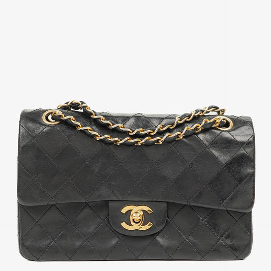 Chanel Vintage Kleine Classic Double Flap Tasche aus schwarzem gestepptem Lammleder mit 24K vergoldeten Beschlägen