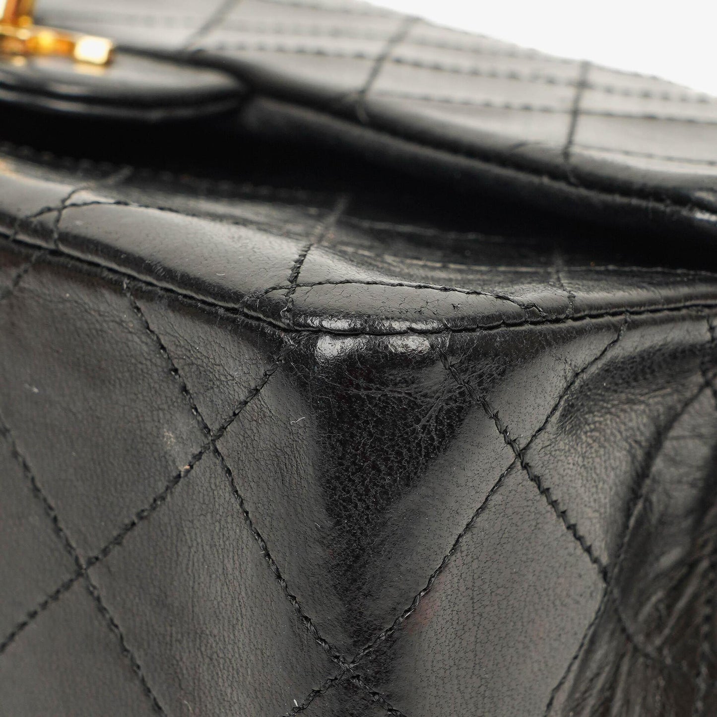 Chanel Vintage Kleine Classic Double Flap Tasche aus schwarzem gestepptem Lammleder mit 24K vergoldeten Beschlägen