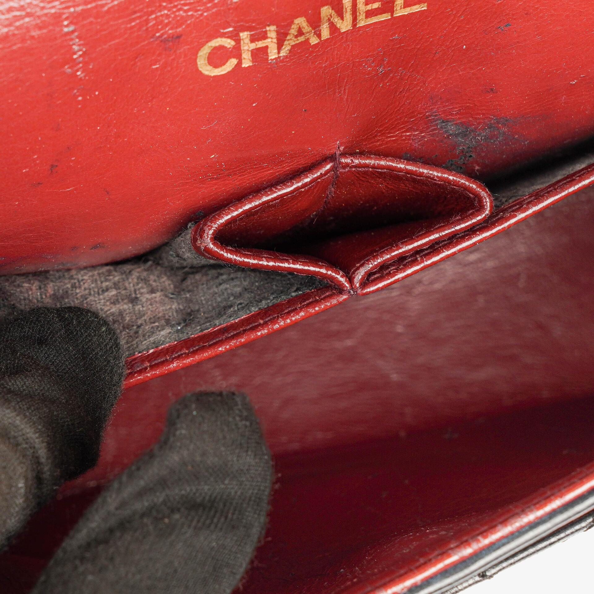 Chanel Vintage Kleine Classic Double Flap Tasche aus schwarzem gestepptem Lammleder mit 24K vergoldeten Beschlägen