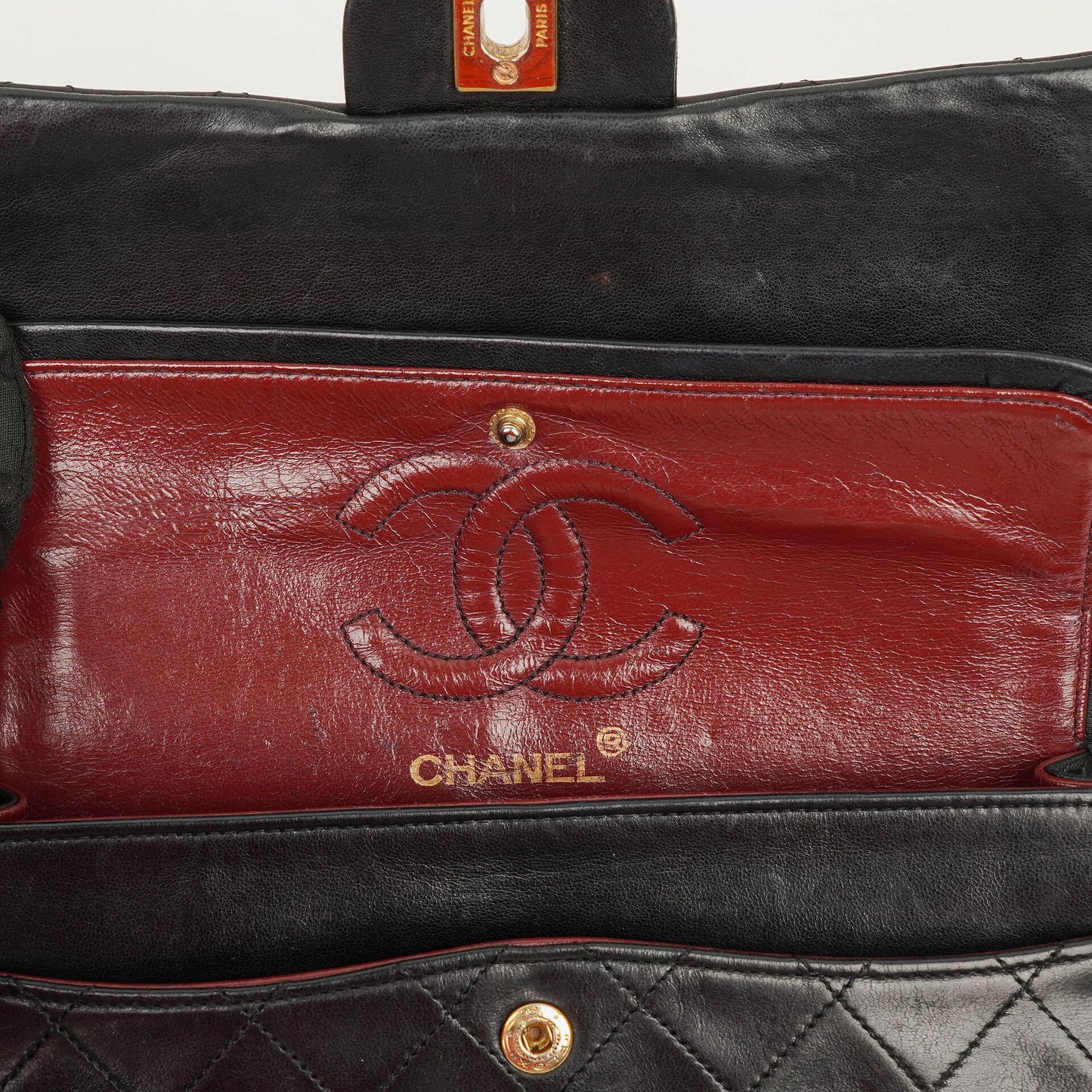 Chanel Vintage Kleine Classic Double Flap Tasche aus schwarzem gestepptem Lammleder mit 24K vergoldeten Beschlägen