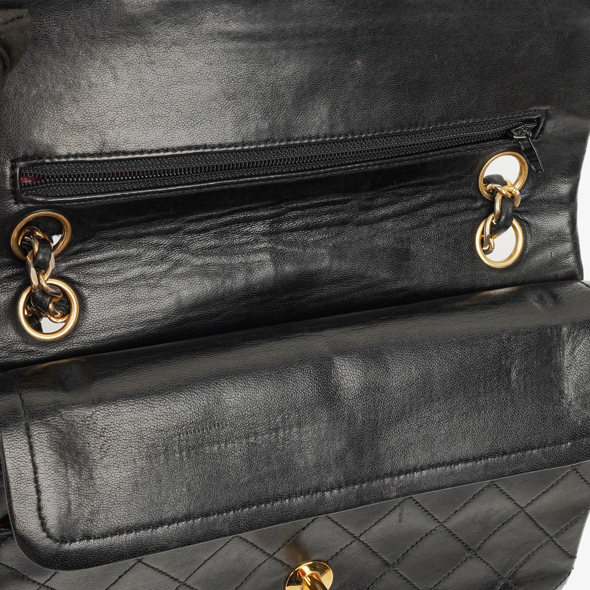 Chanel Vintage Kleine Classic Double Flap Tasche aus schwarzem gestepptem Lammleder mit 24K vergoldeten Beschlägen