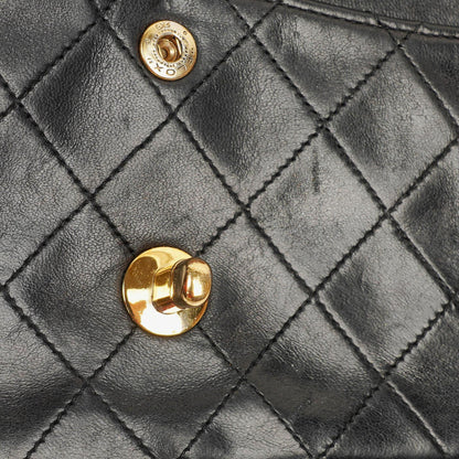 Chanel Vintage Kleine Classic Double Flap Tasche aus schwarzem gestepptem Lammleder mit 24K vergoldeten Beschlägen