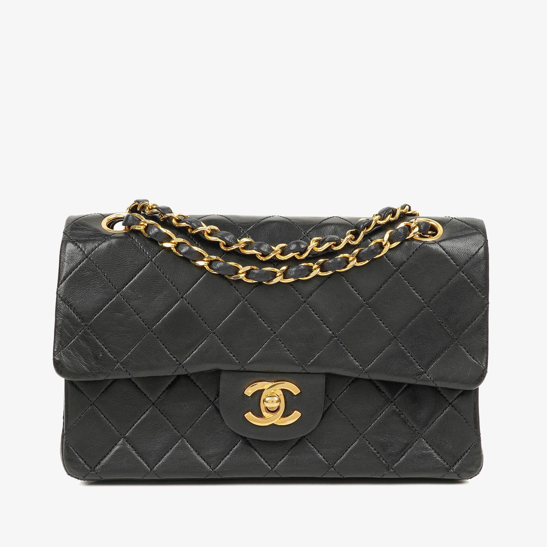 Chanel Vintage Kleine Classic Double Flap Tasche aus schwarzem gestepptem Lammleder mit 24K-vergoldeter Hardware
