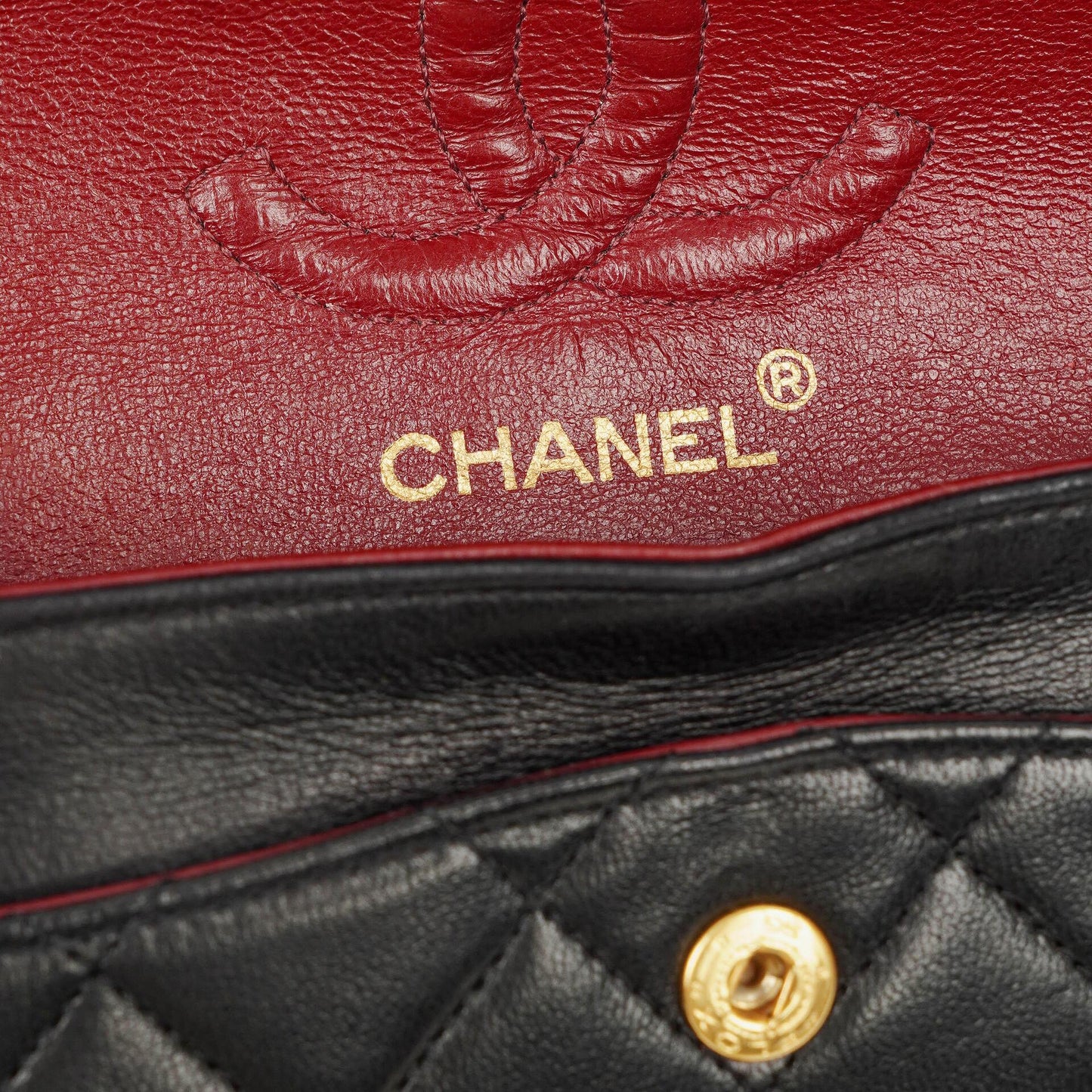 Chanel Vintage Kleine Classic Double Flap Tasche aus schwarzem gestepptem Lammleder mit 24K-vergoldeter Hardware