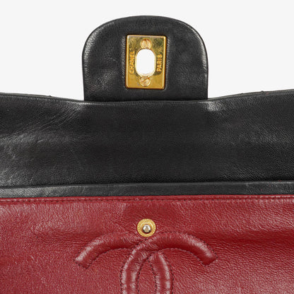 Chanel Vintage Kleine Classic Double Flap Tasche aus schwarzem gestepptem Lammleder mit 24K-vergoldeter Hardware