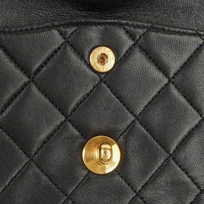 Chanel Vintage Kleine Classic Double Flap Tasche aus schwarzem gestepptem Lammleder mit 24K-vergoldeter Hardware