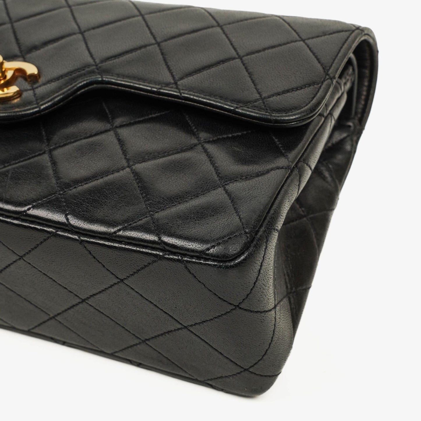 Chanel Vintage Kleine Klassische Double Flap Tasche aus schwarzem gestepptem Lammleder mit 24K vergoldeter Hardware
