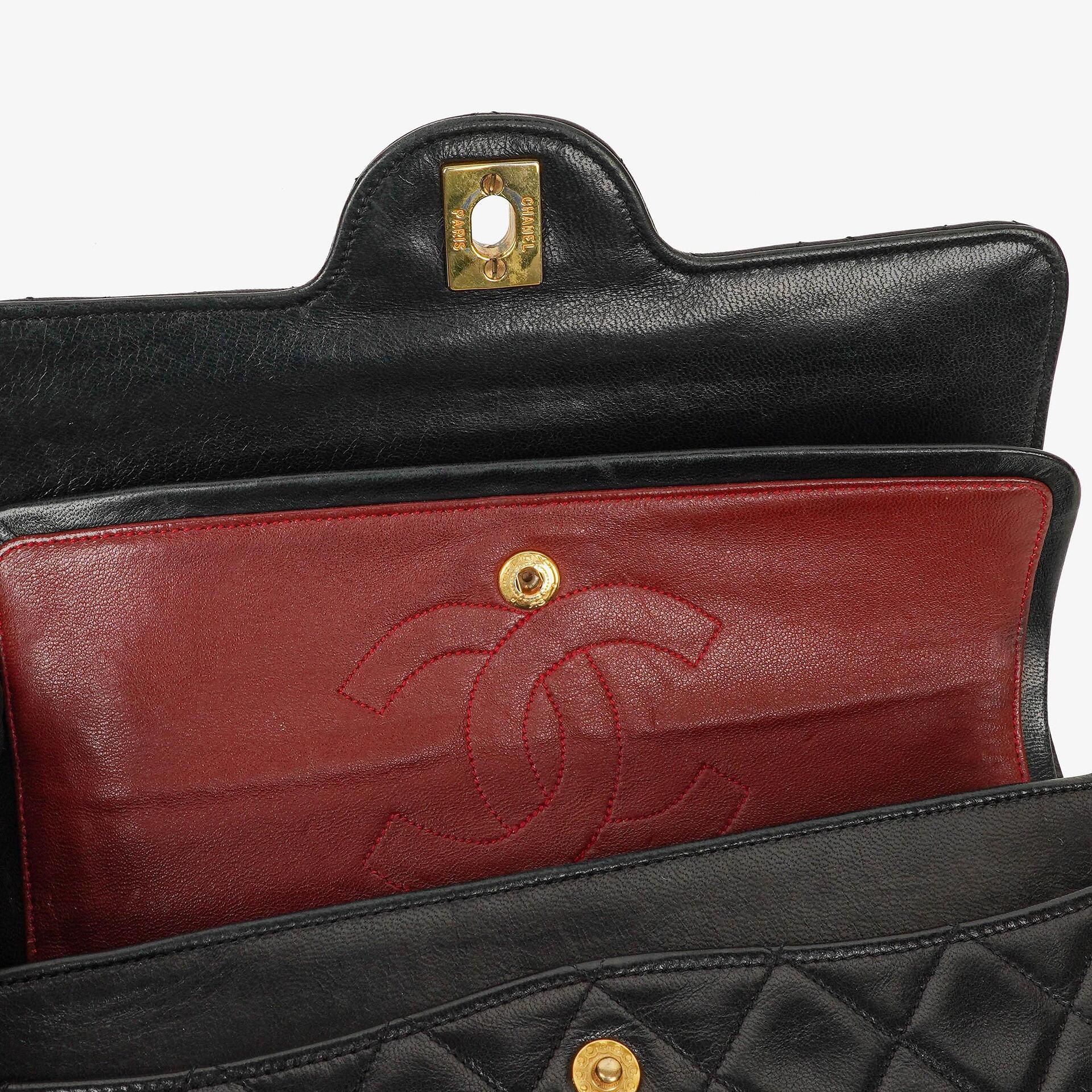 Chanel Vintage Kleine Klassische Double Flap Tasche aus schwarzem gestepptem Lammleder mit 24K vergoldeter Hardware