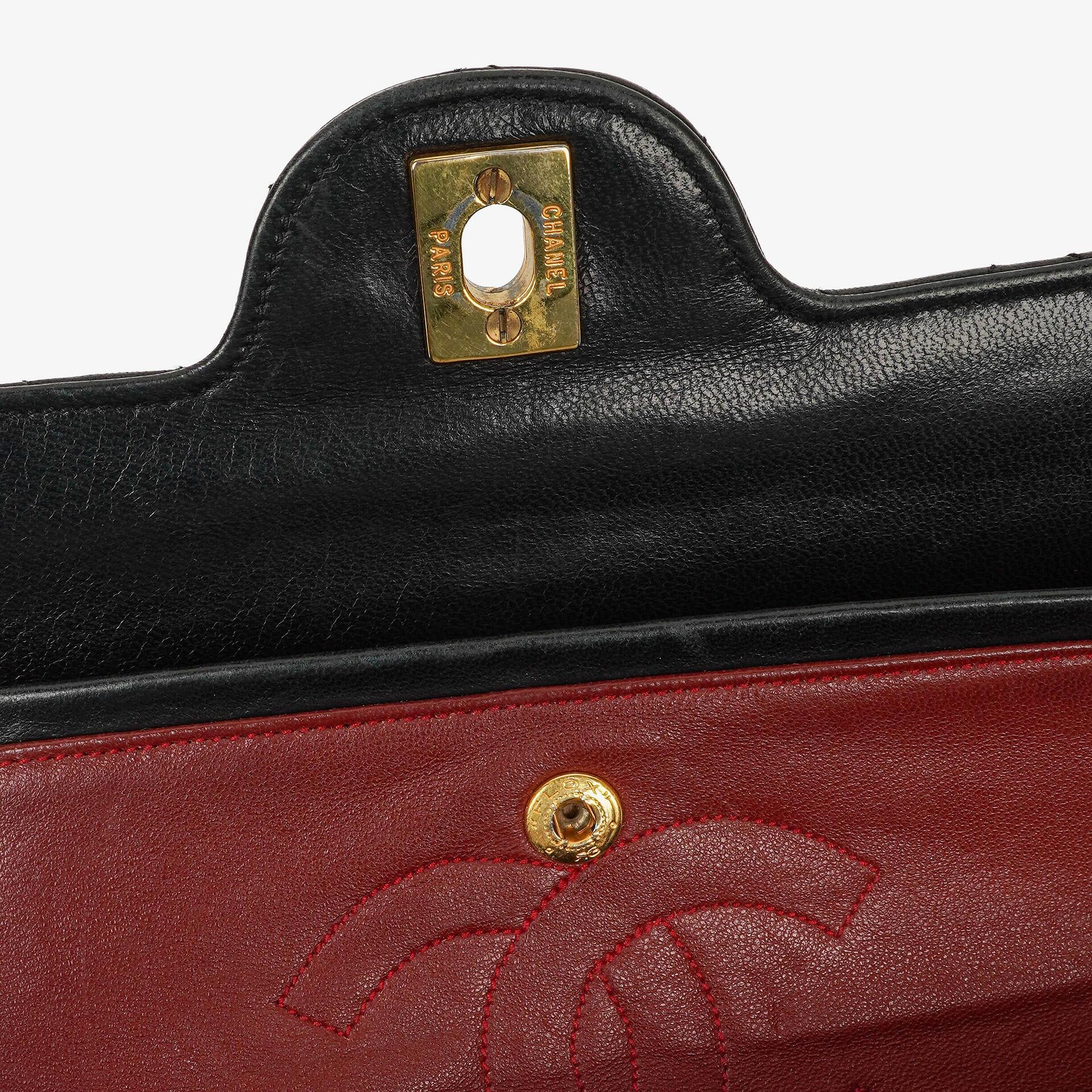 Chanel Vintage Kleine Klassische Double Flap Tasche aus schwarzem gestepptem Lammleder mit 24K vergoldeter Hardware