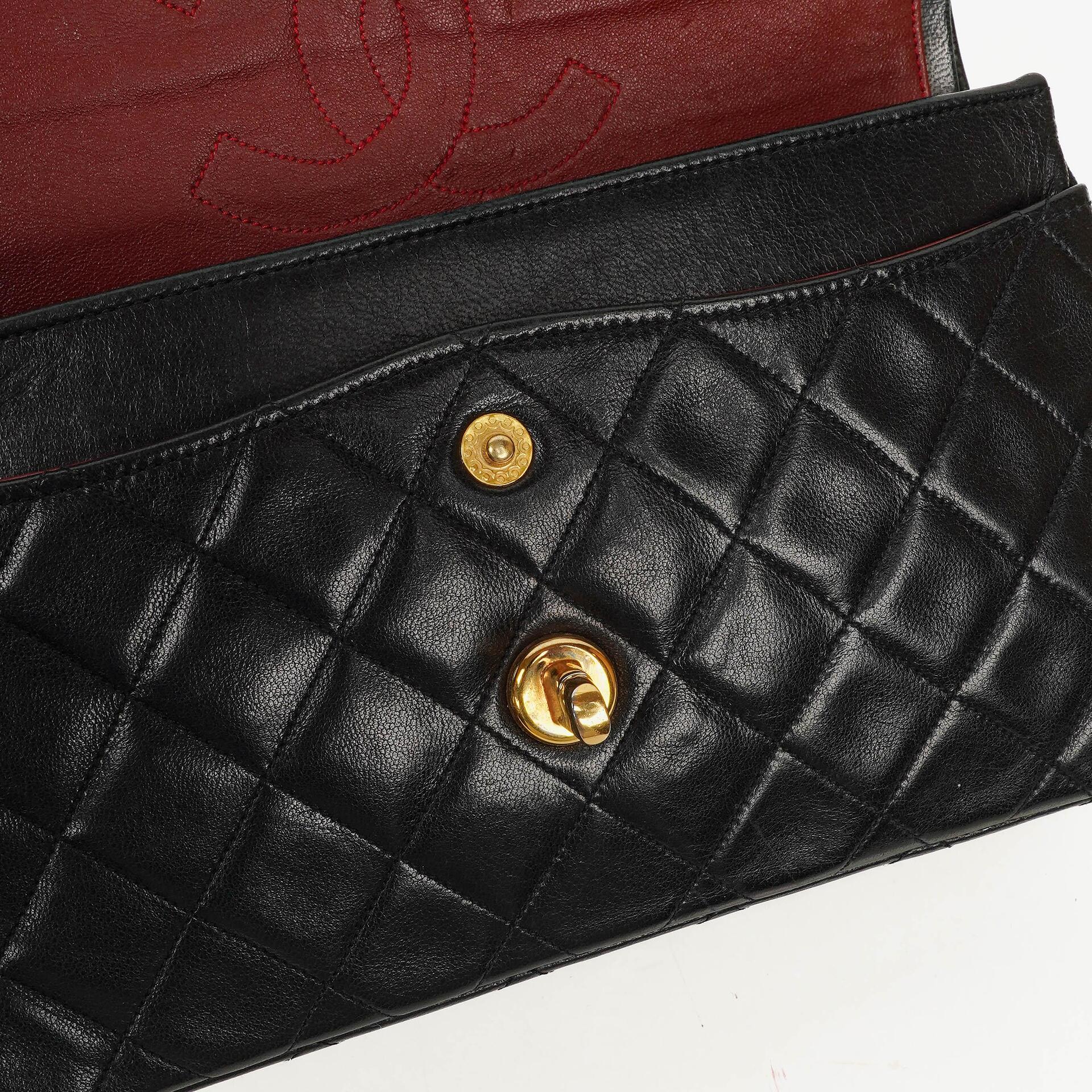 Chanel Vintage Kleine Klassische Double Flap Tasche aus schwarzem gestepptem Lammleder mit 24K vergoldeter Hardware