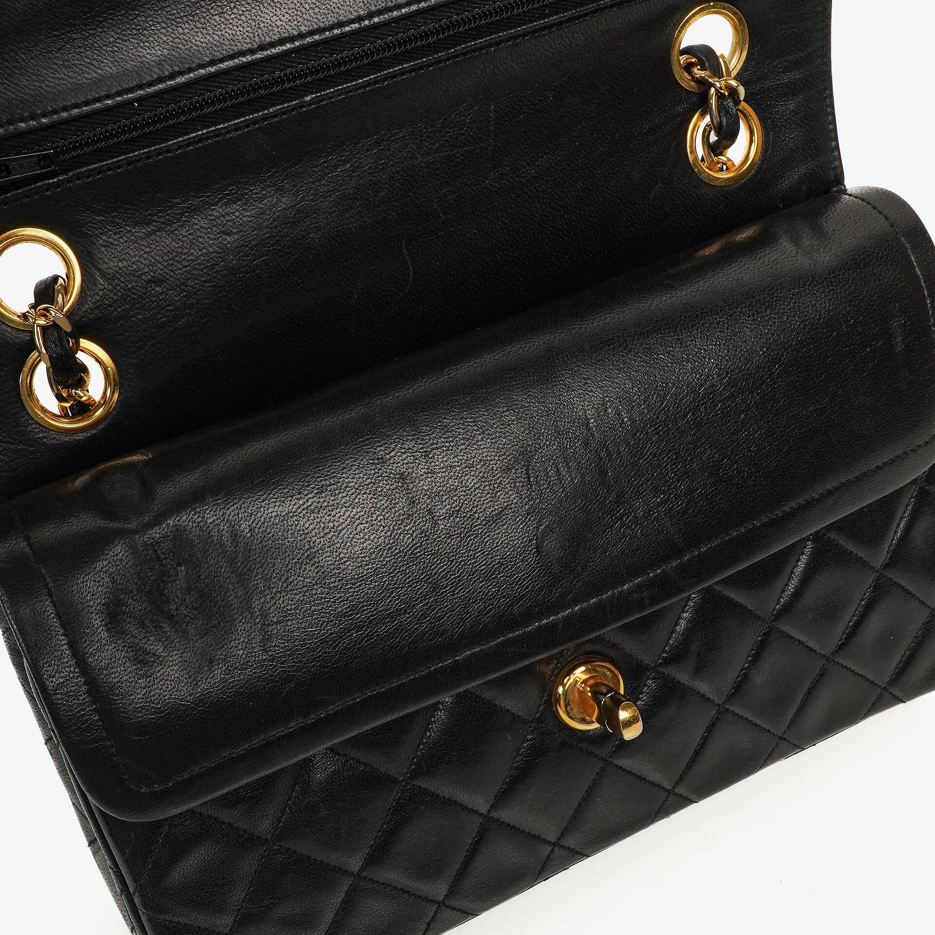 Chanel Vintage Kleine Klassische Double Flap Tasche aus schwarzem gestepptem Lammleder mit 24K vergoldeter Hardware