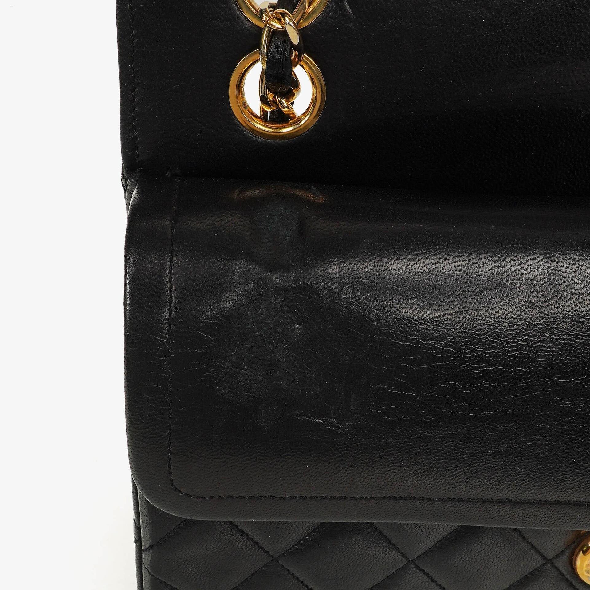 Chanel Vintage Kleine Klassische Double Flap Tasche aus schwarzem gestepptem Lammleder mit 24K vergoldeter Hardware