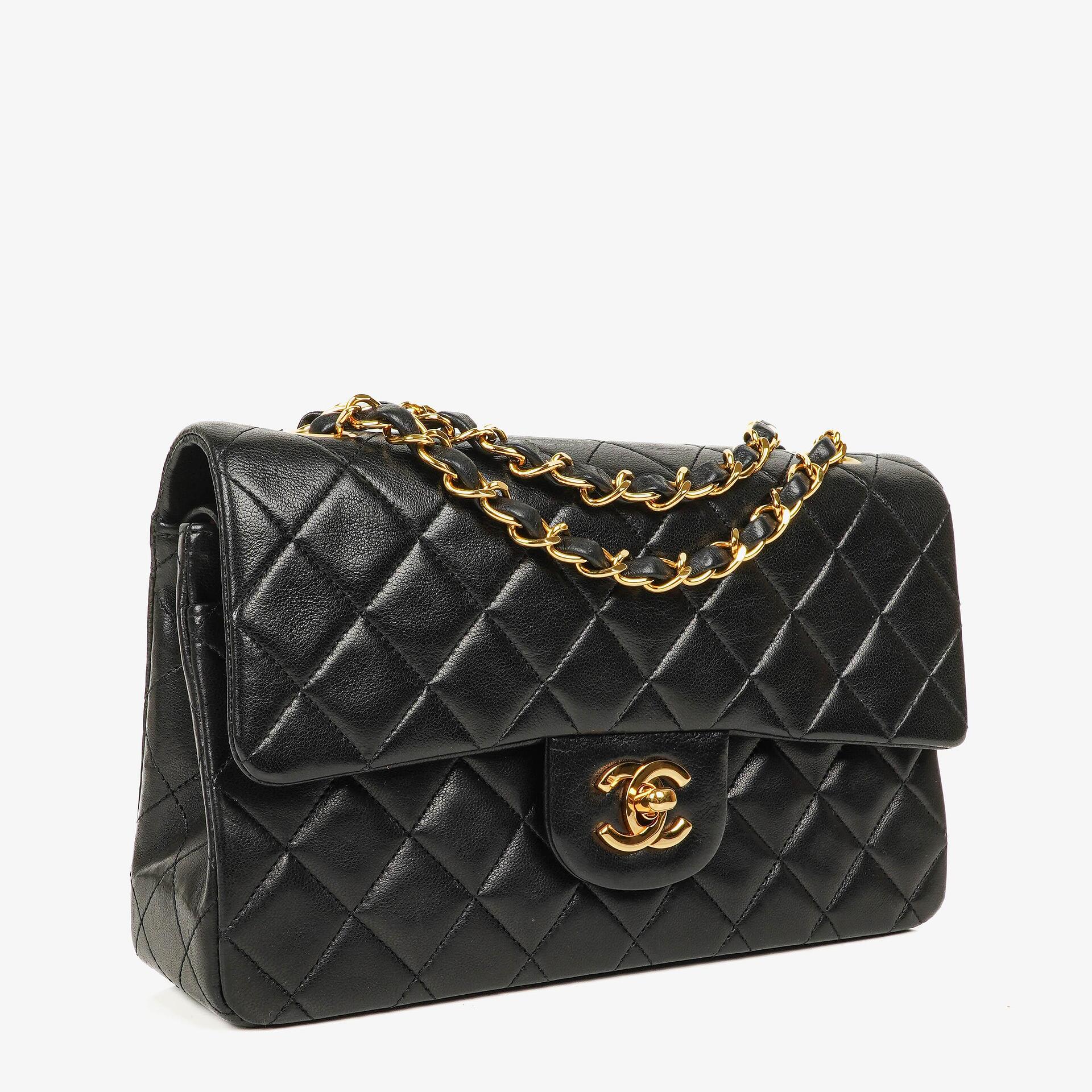 Chanel Vintage Small Classic Double Flap Tasche aus schwarzem gestepptem Lammleder mit 24K vergoldeten Beschlägen