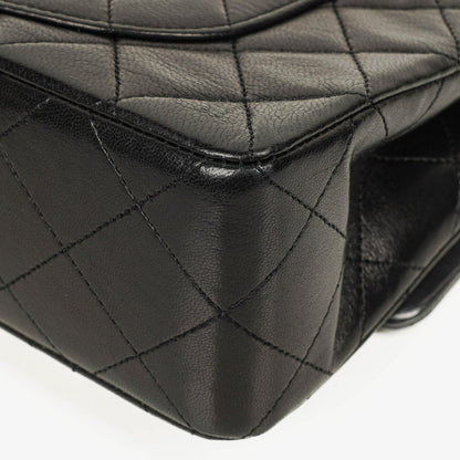 Chanel Vintage Small Classic Double Flap Tasche aus schwarzem gestepptem Lammleder mit 24K vergoldeten Beschlägen