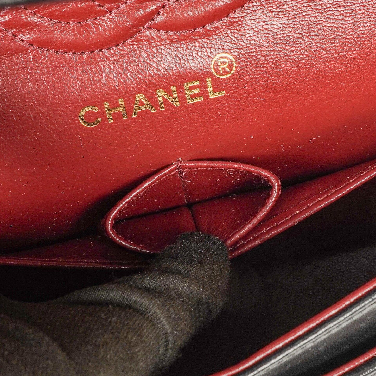 Chanel Vintage Small Classic Double Flap Tasche aus schwarzem gestepptem Lammleder mit 24K vergoldeten Beschlägen