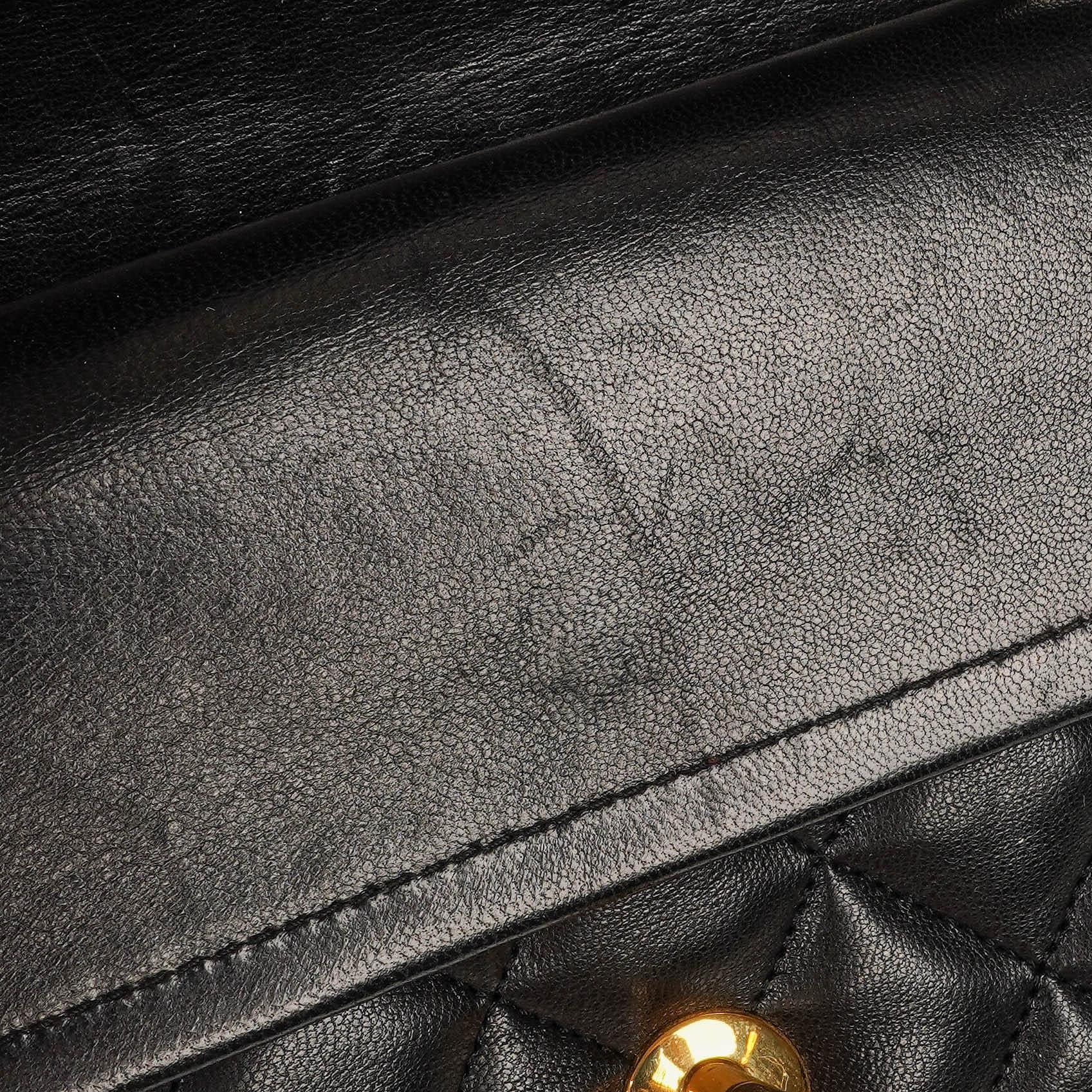 Chanel Vintage Small Classic Double Flap Tasche aus schwarzem gestepptem Lammleder mit 24K vergoldeten Beschlägen