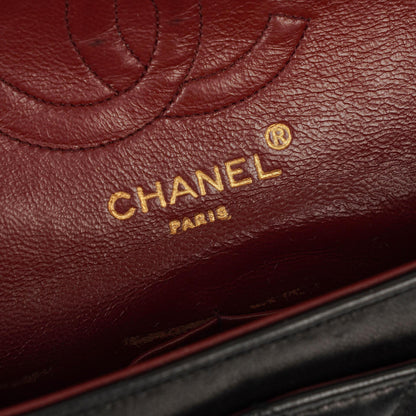 Chanel Vintage Kleine Klassische Double Flap Tasche Schwarz Gestepptes Lammleder 24K Vergoldete Beschläge