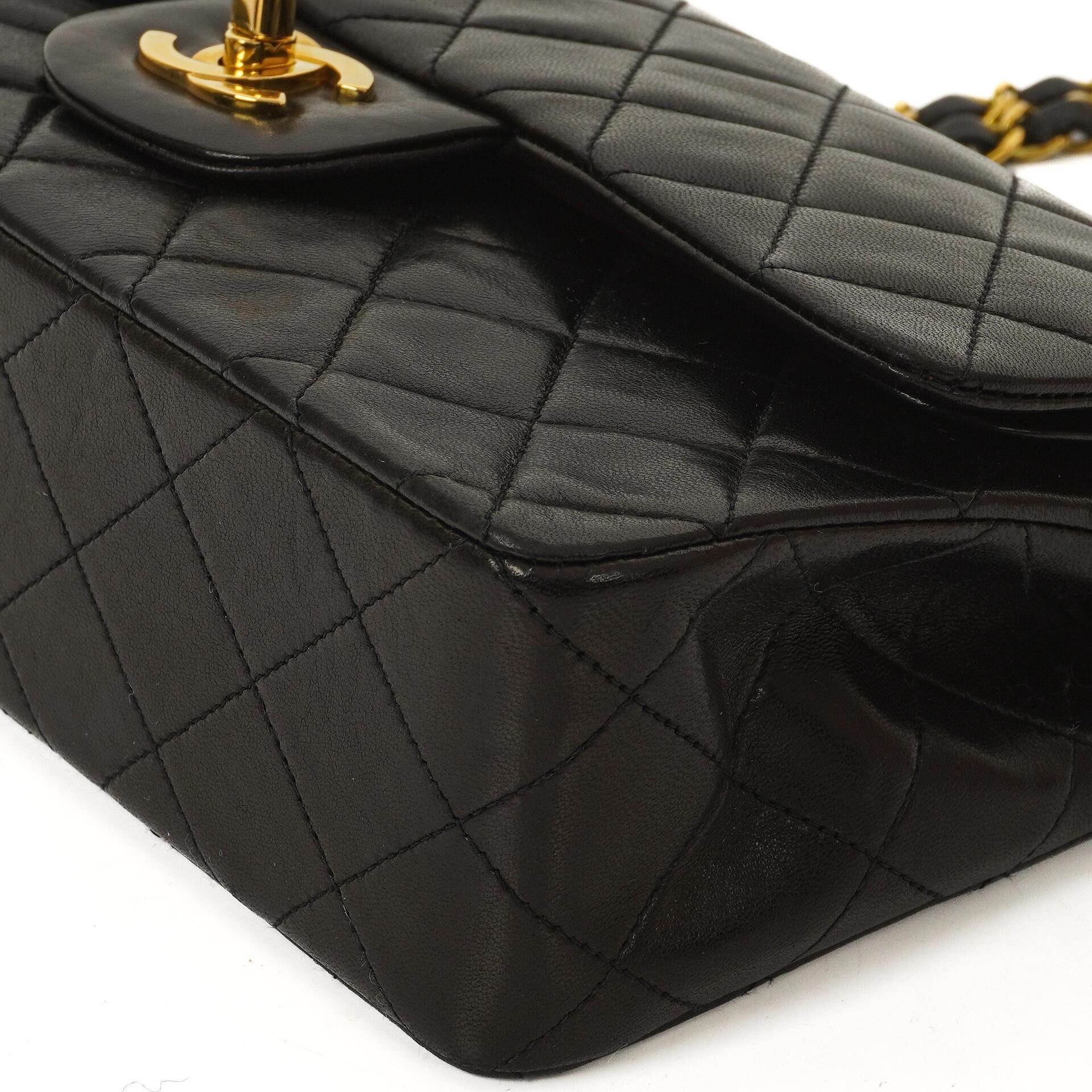 Chanel Vintage Small Classic Double Flap Bag aus schwarzem gestepptem Lammleder mit 24K goldplattierter Hardware