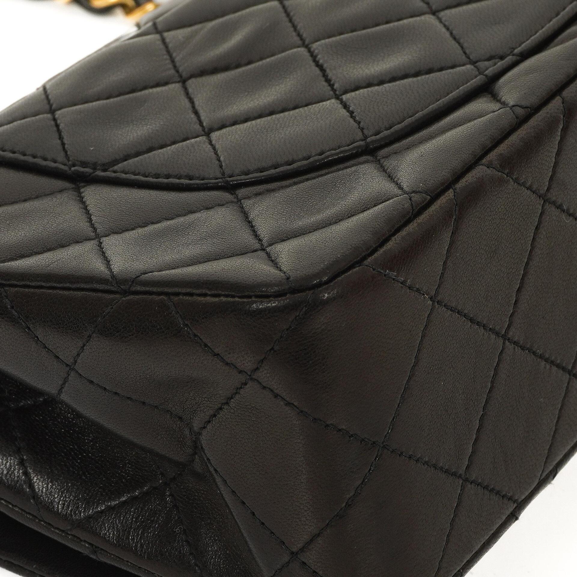 Chanel Vintage Small Classic Double Flap Bag aus schwarzem gestepptem Lammleder mit 24K goldplattierter Hardware