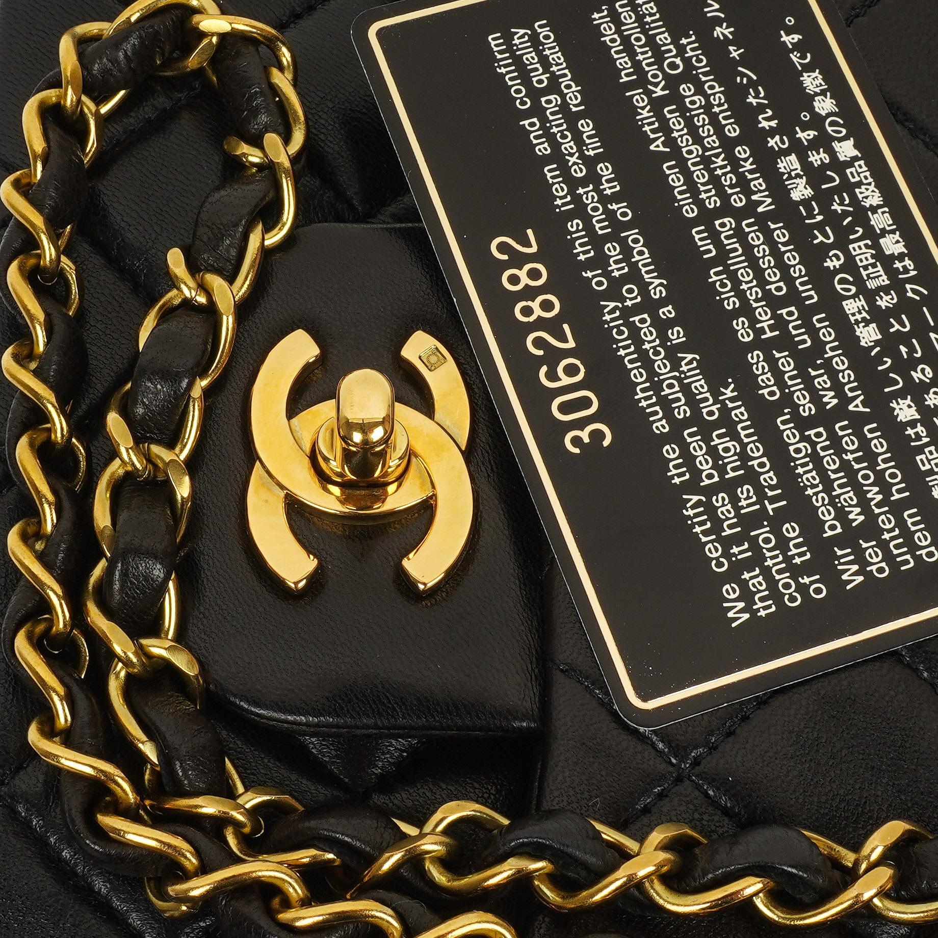 Chanel Vintage Small Classic Double Flap Bag aus schwarzem gestepptem Lammleder mit 24K goldplattierter Hardware