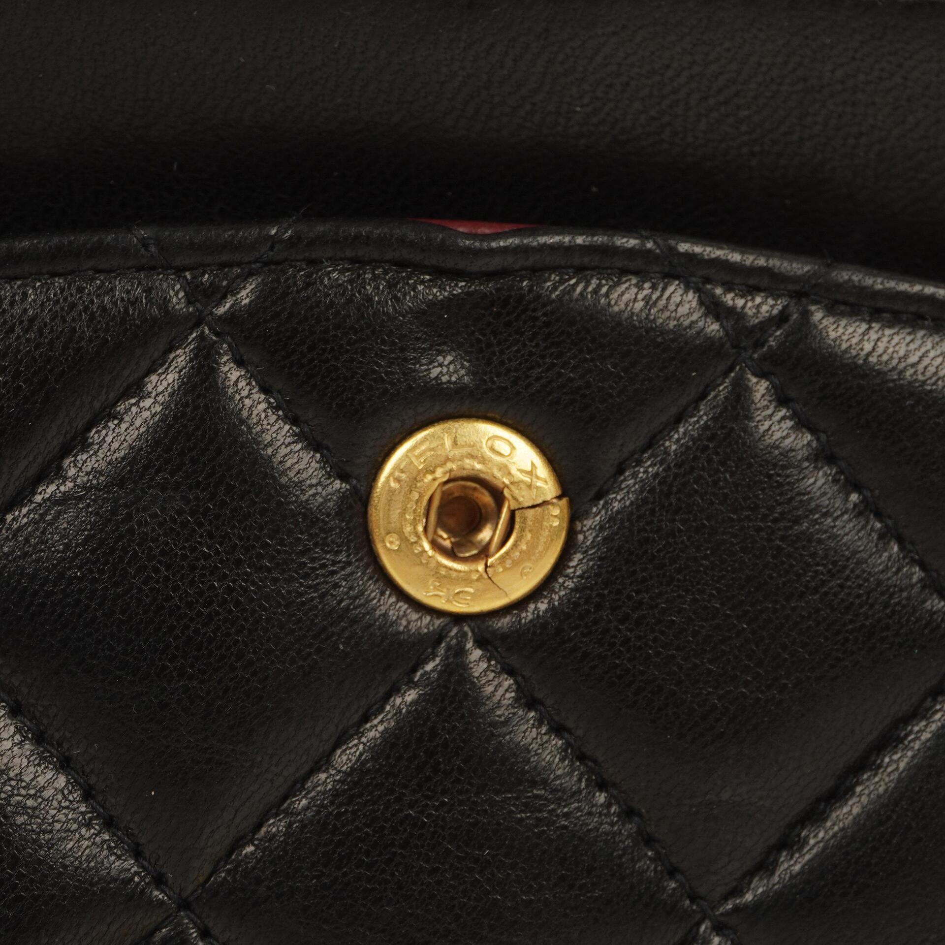 Chanel Vintage Small Classic Double Flap Bag aus schwarzem gestepptem Lammleder mit 24K goldplattierter Hardware