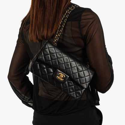 Chanel Vintage Small Classic Double Flap Bag aus schwarzem gestepptem Lammleder mit 24K goldplattierter Hardware