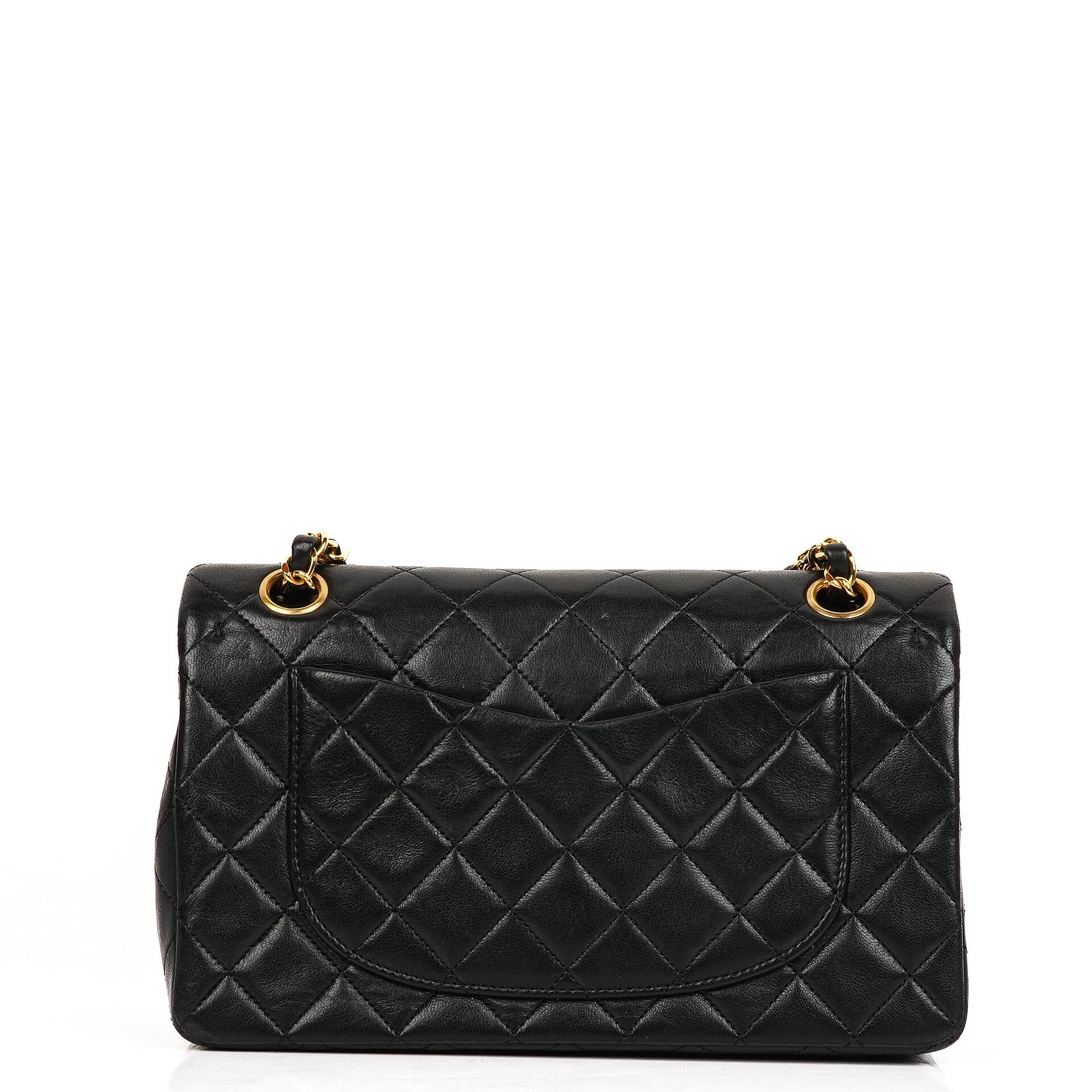 Chanel Vintage Kleine Klassische Doppelklappe Tasche Schwarzes Gequiltetes Lammleder Mit 24K Vergoldeter Hardware
