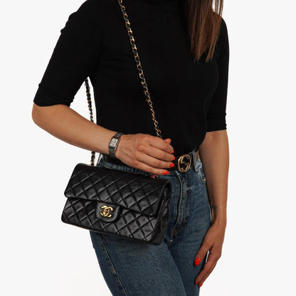 Chanel Vintage Kleine Klassische Doppelklappe Tasche Schwarzes Gequiltetes Lammleder Mit 24K Vergoldeter Hardware