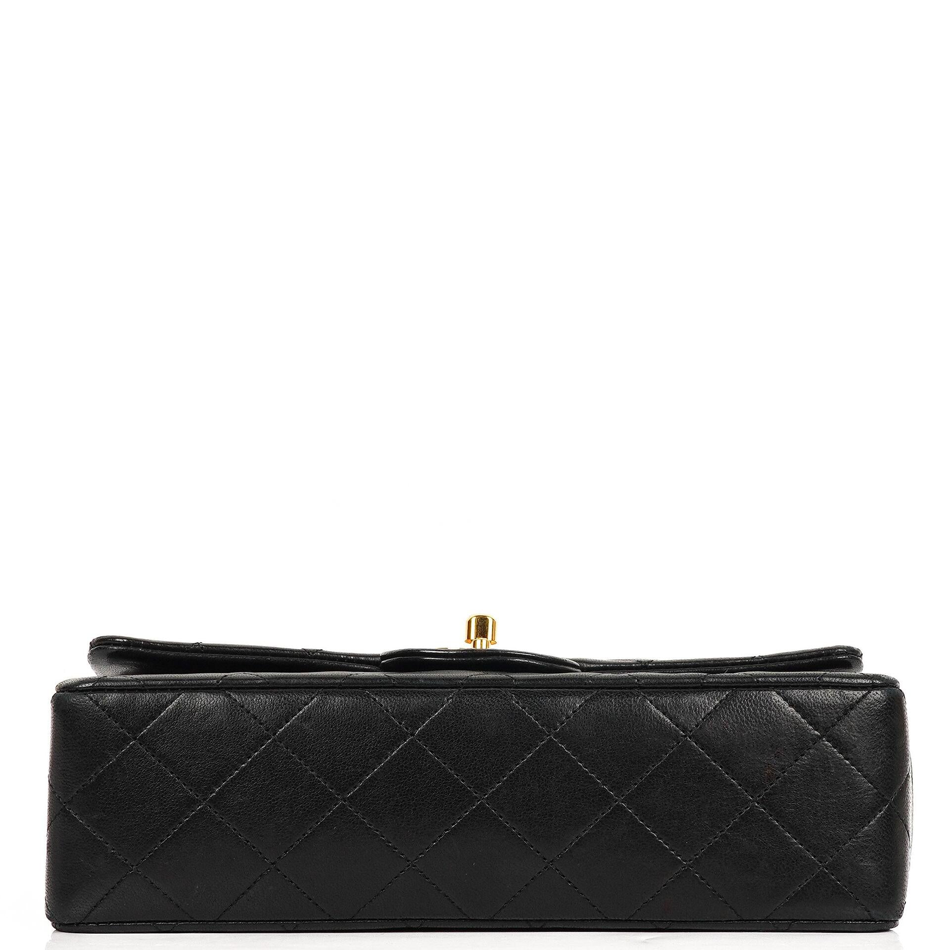 Chanel Vintage Kleine Klassische Doppelklappe Tasche Schwarzes Gequiltetes Lammleder Mit 24K Vergoldeter Hardware
