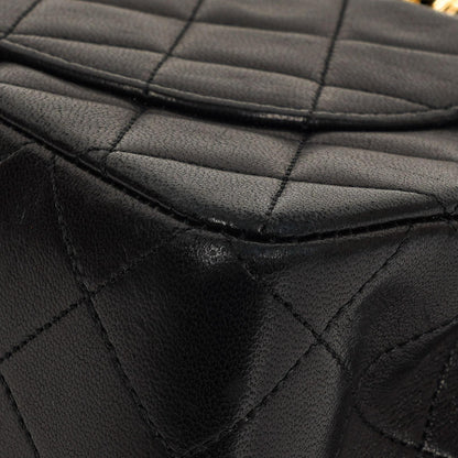 Chanel Vintage Kleine Klassische Doppelklappe Tasche Schwarzes Gequiltetes Lammleder Mit 24K Vergoldeter Hardware