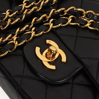 Chanel Vintage Kleine Klassische Doppelklappe Tasche Schwarzes Gequiltetes Lammleder Mit 24K Vergoldeter Hardware