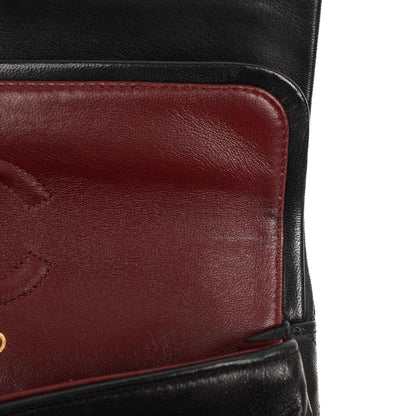 Chanel Vintage Kleine Klassische Doppelklappe Tasche Schwarzes Gequiltetes Lammleder Mit 24K Vergoldeter Hardware