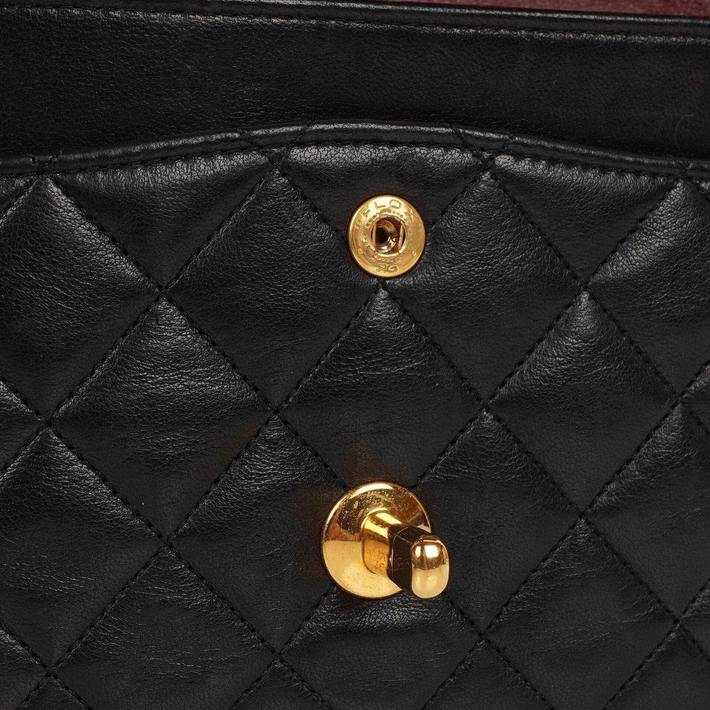 Chanel Vintage Kleine Klassische Doppelklappe Tasche Schwarzes Gequiltetes Lammleder Mit 24K Vergoldeter Hardware