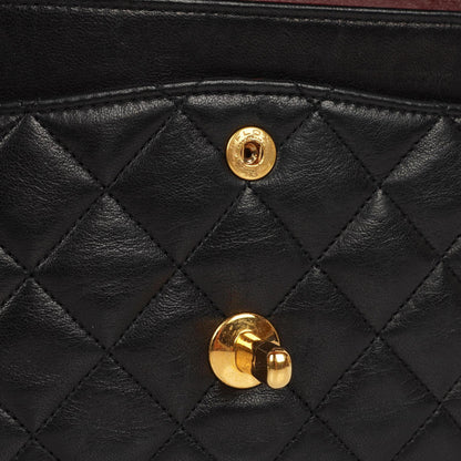 Chanel Vintage Kleine Klassische Doppelklappe Tasche Schwarzes Gequiltetes Lammleder Mit 24K Vergoldeter Hardware