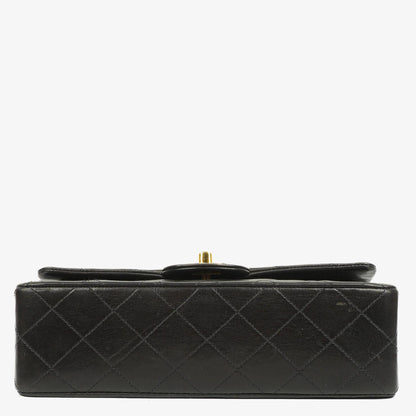 Chanel Vintage Kleine Klassische Doppelklappe Tasche Schwarzes Gequiltetes Lammleder Mit 24K Vergoldeter Hardware