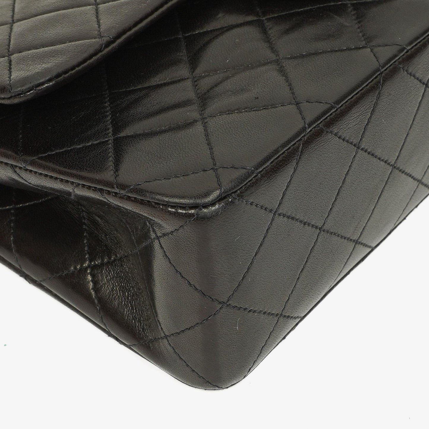 Chanel Vintage Kleine Klassische Doppelklappe Tasche Schwarzes Gequiltetes Lammleder Mit 24K Vergoldeter Hardware